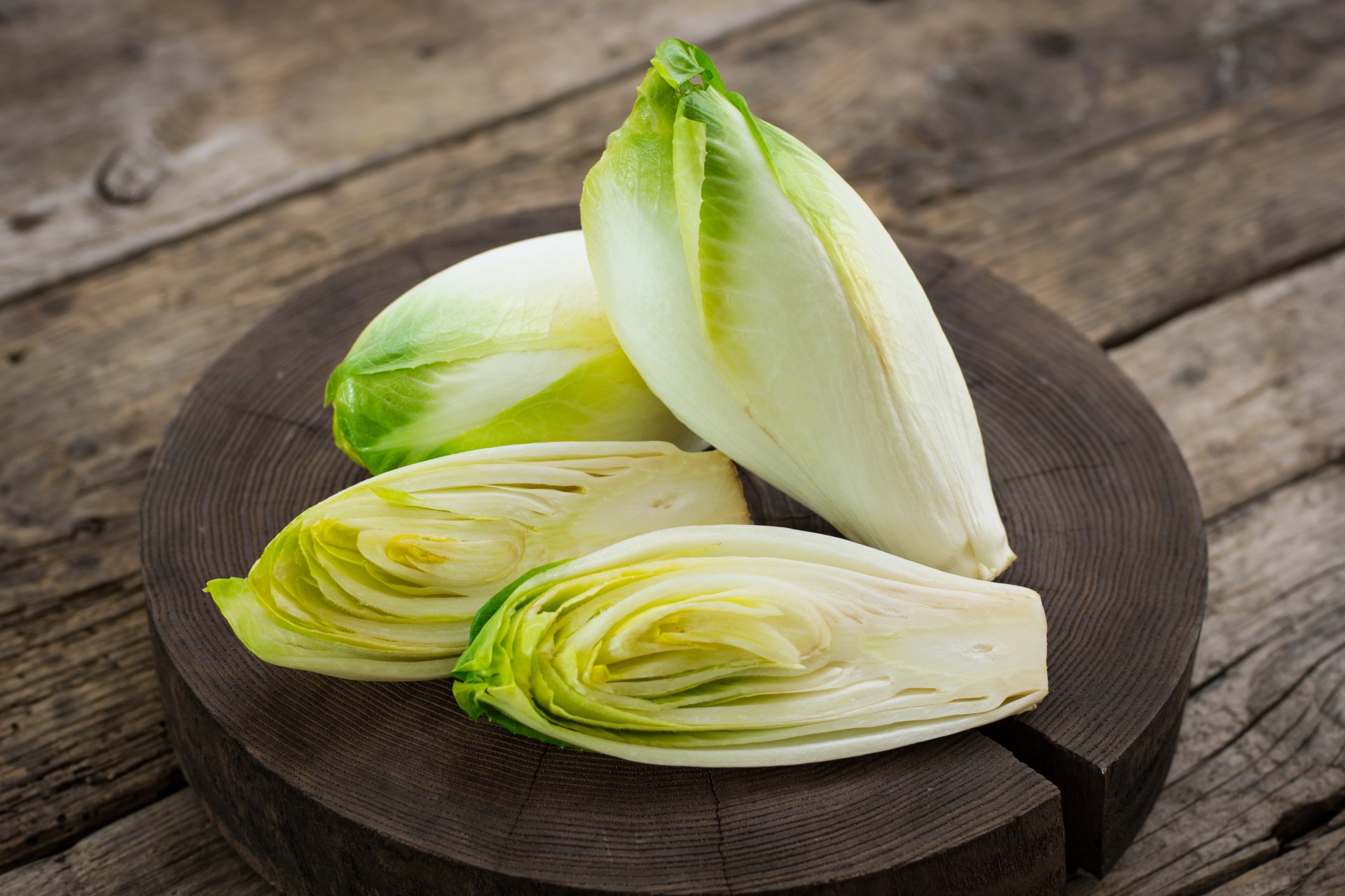 belgian-endive-salad-crumbled-blue-cheese-walnut-vinaigrette-robert