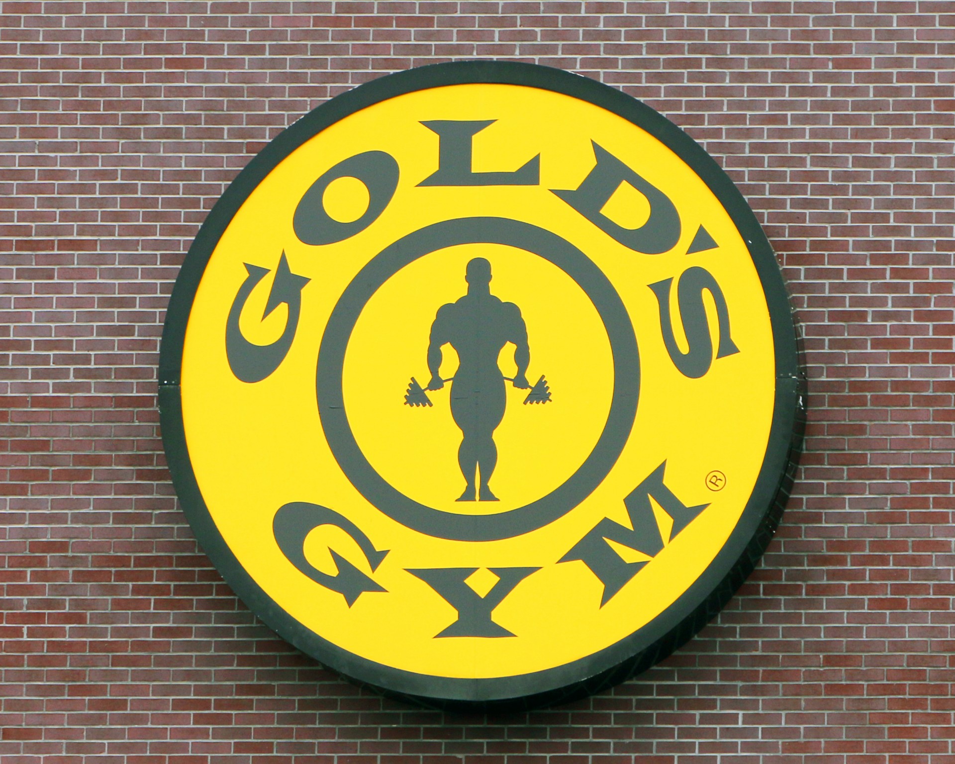 Gold's Gym Largo : Robert Irvine