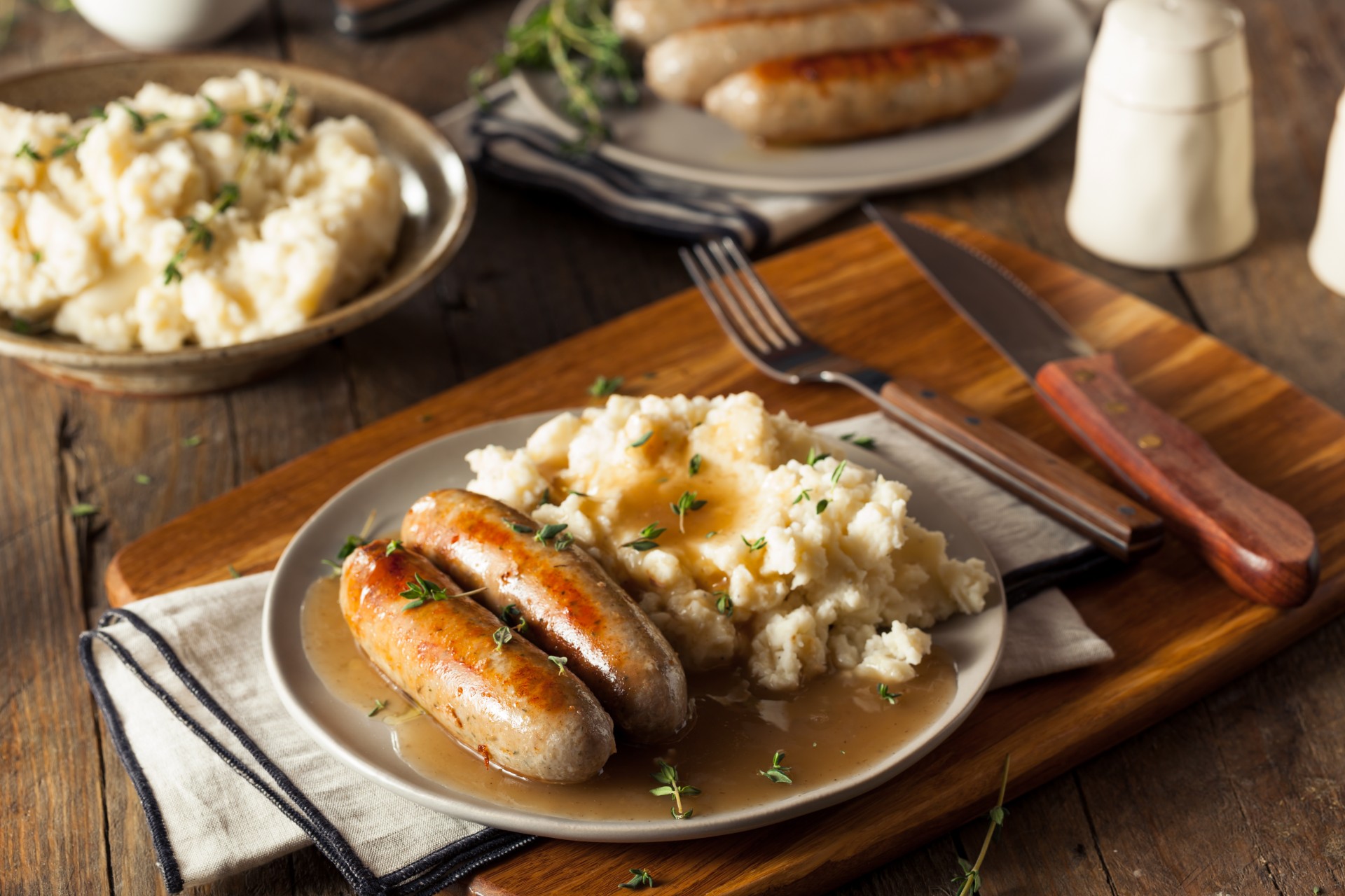 Guinness Cheddar Bangers Mash Robert Irvine   Bangers Mash E1488819403888 